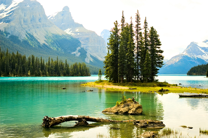 Maligne Lake, Spirit Island, Jasper National Park 02  
