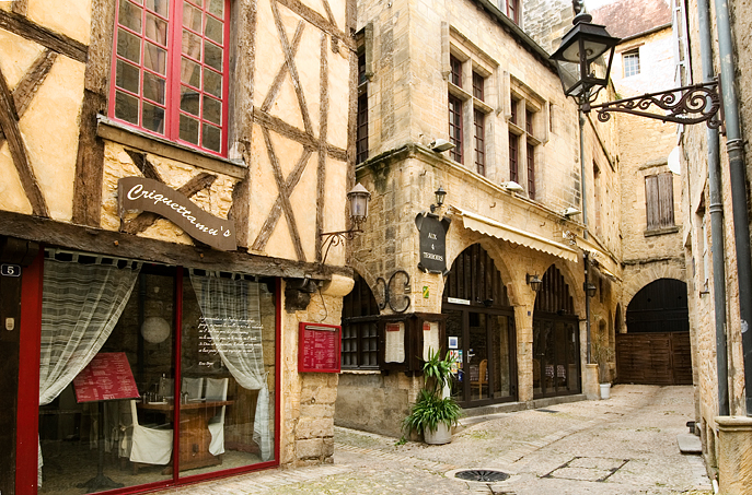 Alley, Sarlat 01