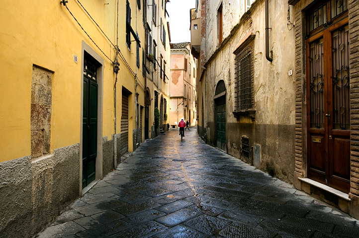Alley, Luca