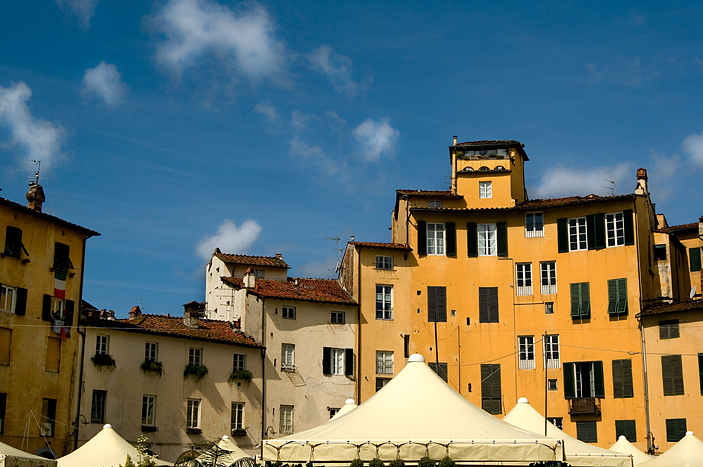 Building, Piazza Anfiteatro, Lucca  