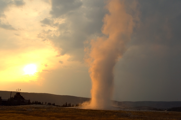 Hot Spring, Old Faithful, Yellowstone National Park 02  